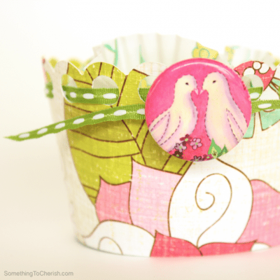 Valentines-day-cupcake-holder-pin-close